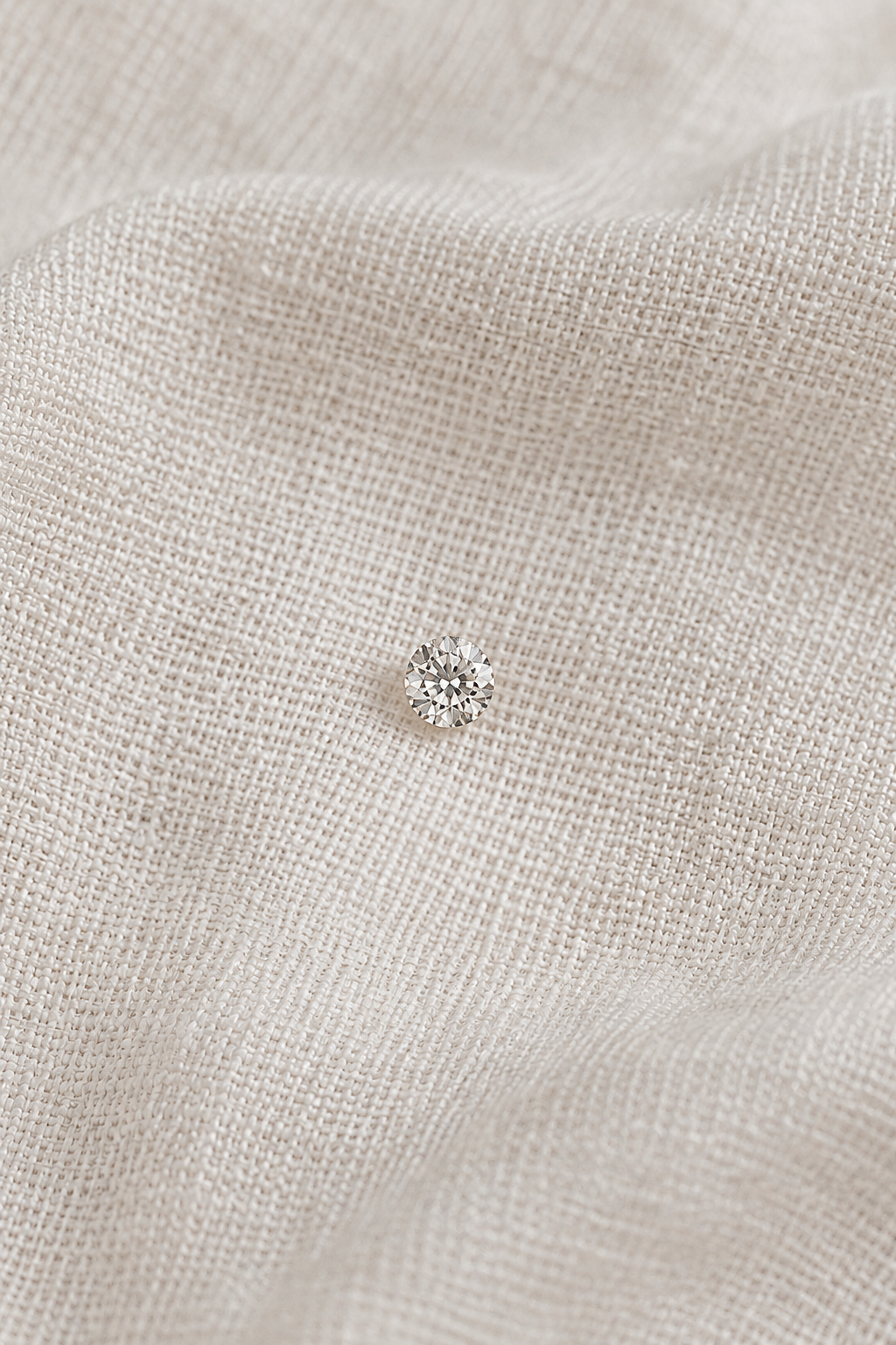 melee round colourless moissanite